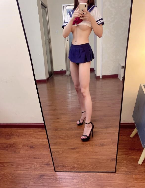 图片[2]-打了肚钉美女-91茶馆