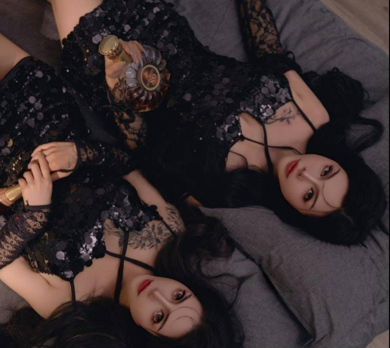 双胞胎姐妹-91茶馆