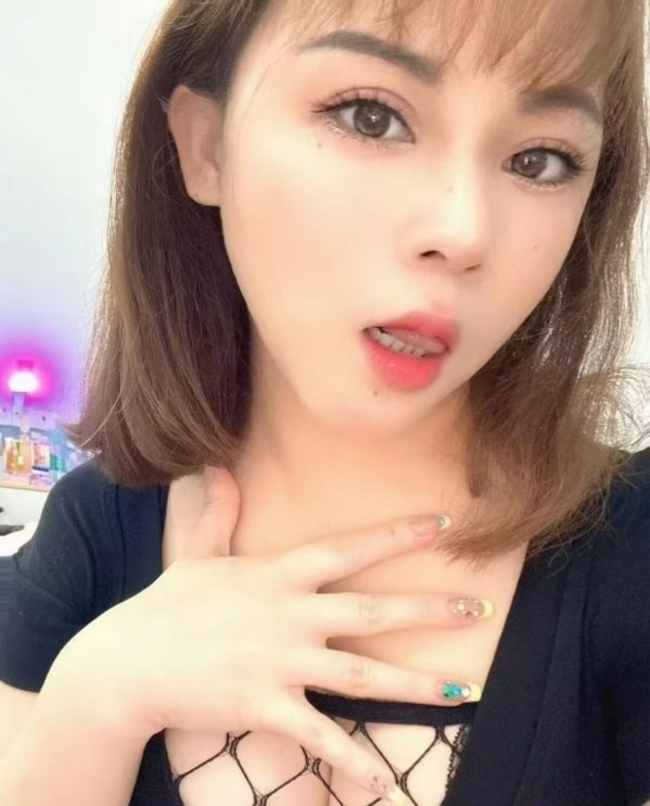 图片[2]-湿吻大胸美女-91茶馆