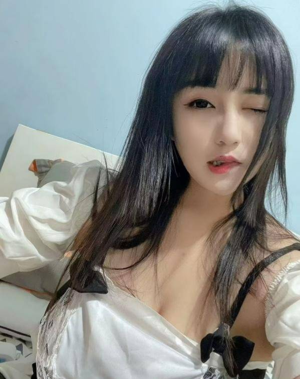 年轻大奶小余-91茶馆