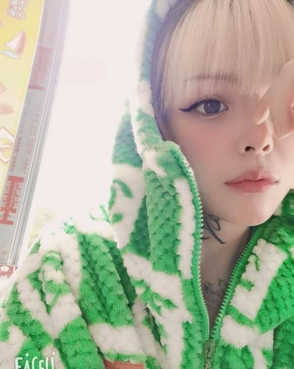 图片[2]-纹身热情辣妹-91茶馆