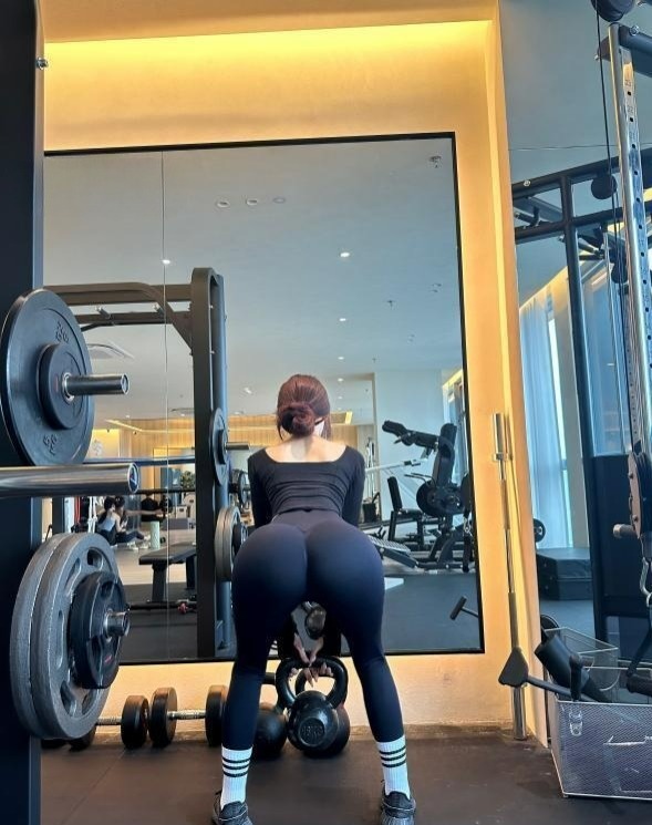 蜜桃臀健身教练-91茶馆