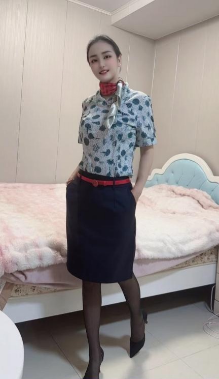 图片[2]-长腿甜美空姐来了-91茶馆