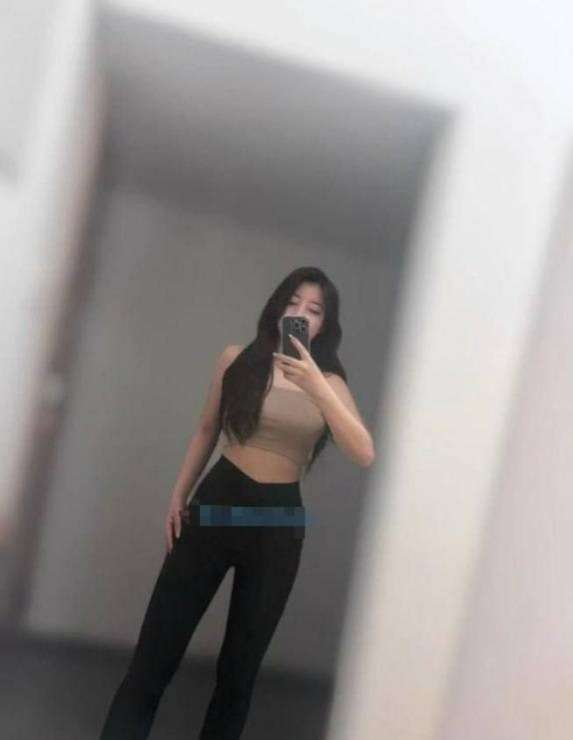 图片[2]-白虎逼和大长腿双飞-91茶馆