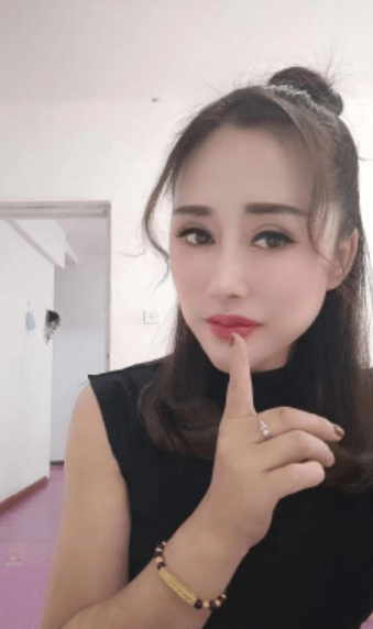 图片[2]-性感黑丝红唇熟女-91茶馆