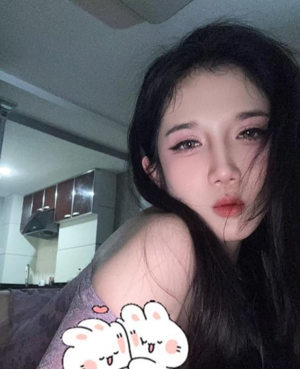 图片[2]-大胸漂亮年轻小姐姐-91茶馆