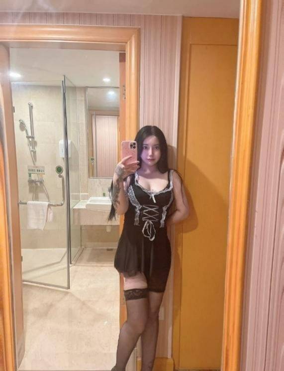 年轻丰满纹身小妹-91茶馆