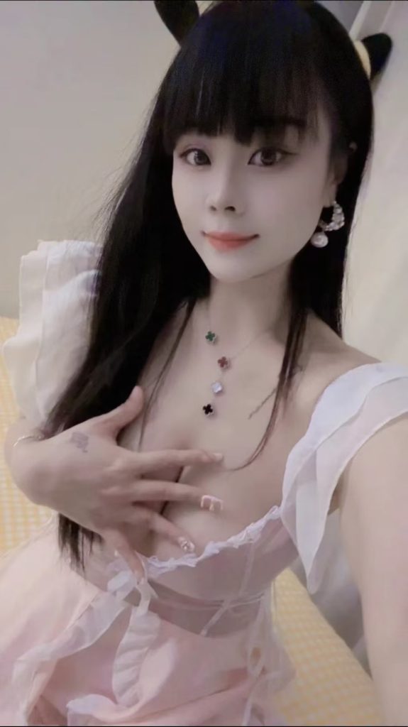 体验全套骚货服务小雅1