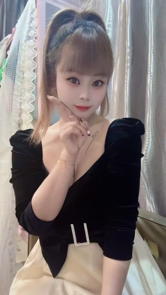 体验全套骚货服务小雅2